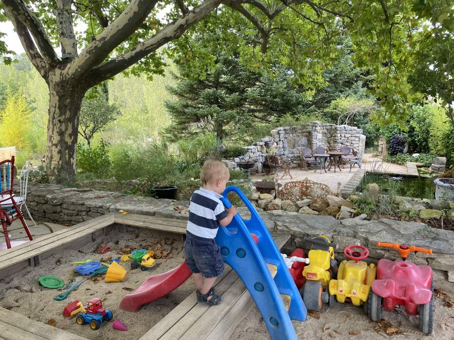 Une-Campagne-en-Provence-Spielplatz